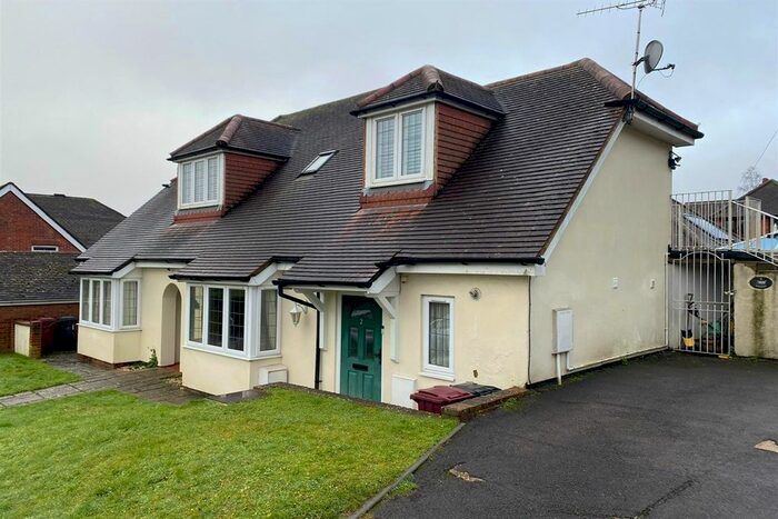 2 Bedroom Flat To Rent In Flat /Kingsley, Hillside Road, Haslemere, Surrey, GU27