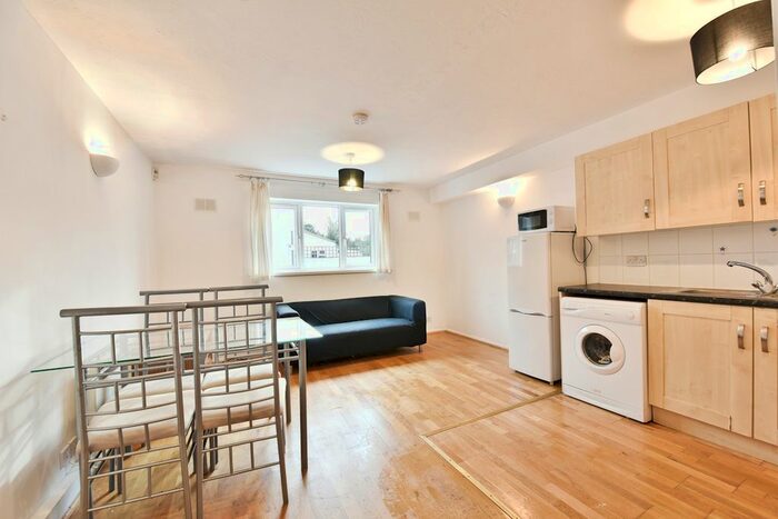 1 Bedroom Flat To Rent In Ambassador Square, Docklands, Canary Wharf, Isle Of Dogs, E14