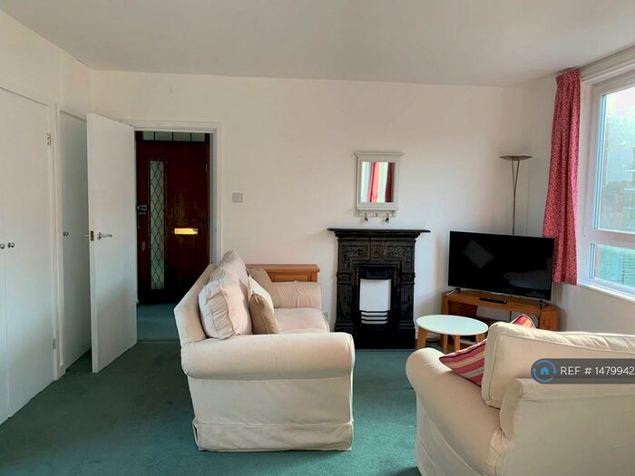 Studio To Rent In Wincott Street, London, SE11