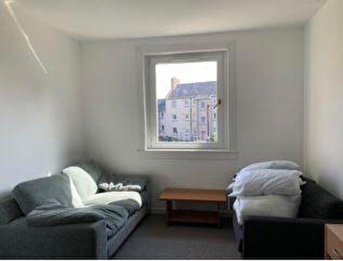 3 Bedroom Flat To Rent In L – Pennywell Road, Edinburgh, EH4