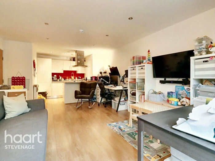 2 Bedroom Apartment For Sale In Woolners Way, Stevenage, SG1
