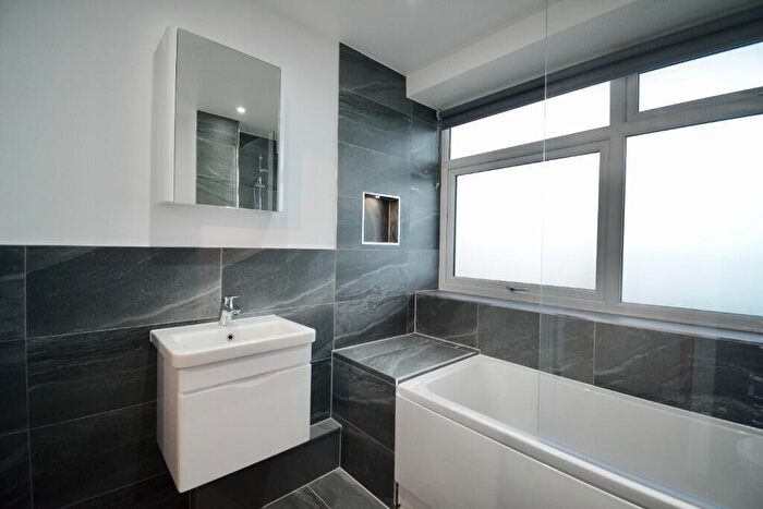 1 Bedroom Flat To Rent In High Street, Rayleigh, Essex, SS6
