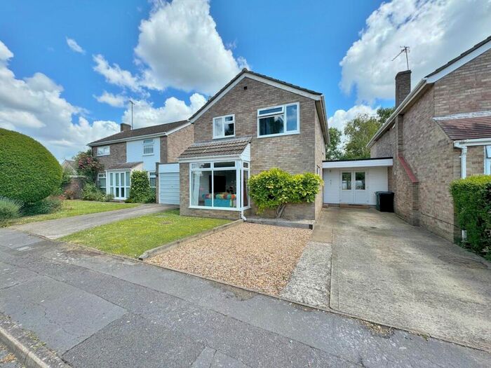 3 Bedroom Link Detached House For Sale In Little Howe Close, Radley, OX14