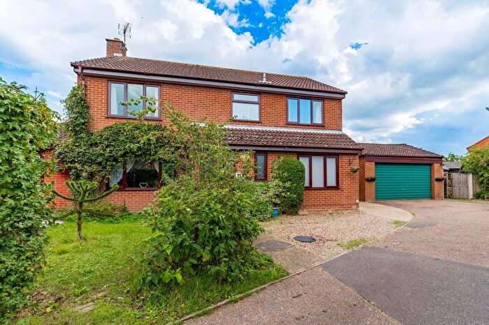 6 Bedroom Detached House For Sale In Fell Way, Bradwell, NR31