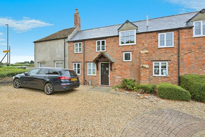 2 Bedroom Flat For Sale In Riverside Maltings, Oundle, Peterborough, PE8