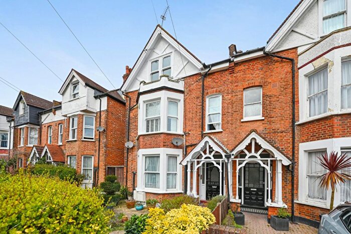 2 Bedroom Flat For Sale In Buxton Gardens, Acton, W3