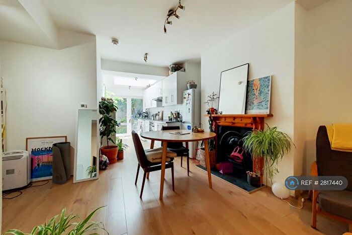 2 Bedroom Flat To Rent In Farleigh Road, London, N16