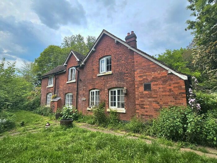 3 Bedroom Cottage For Sale In Hints Lane, Hints, B78