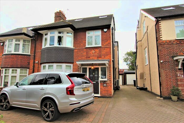 4 Bedroom Semi-Detached House To Rent In Winchmore Hill Road, London, N21