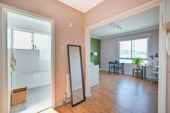 1 Bedroom Flat To Rent In Albert Road, Kingston, Kingston Upon Thames, KT1