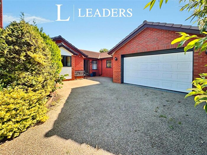3 Bedroom Bungalow For Sale In Mere Bank, Davenham, Northwich, CW9