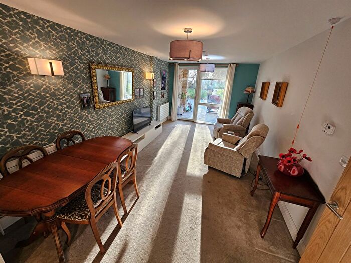 2 Bedroom Flat For Sale In The Orpines, Wateringbury, Maidstone, ME18