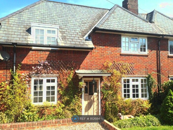 3 Bedroom Semi-Detached House To Rent In North Avenue, Shenley, WD7