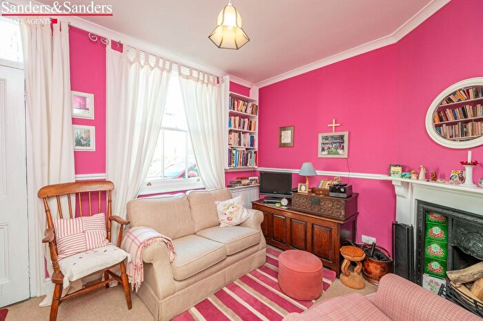 2 Bedroom Cottage For Sale In Bleachfield Street, Alcester, B49