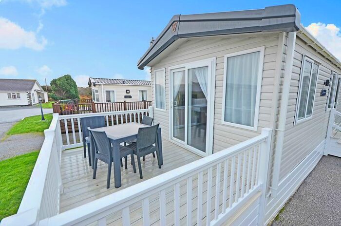 2 Bedroom Mobile/park Home For Sale In Hendra Croft, Newquay, TR8