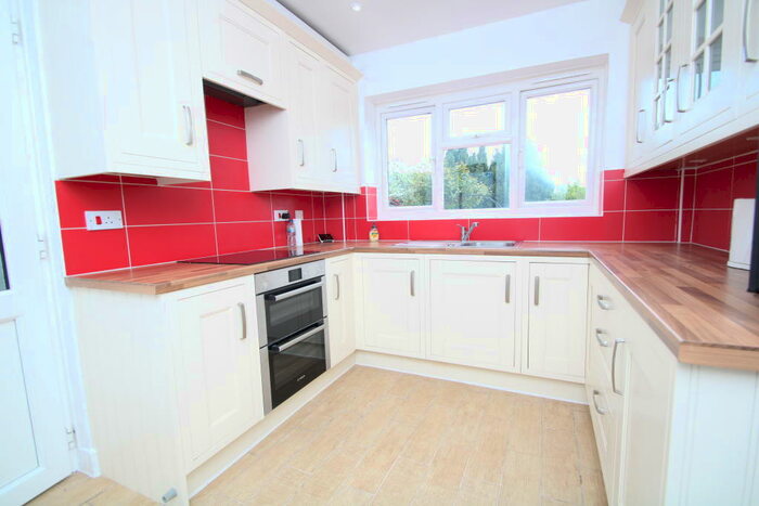 3 Bedroom Semi-Detached House To Rent In Chaucer Green, Croydon, CR0