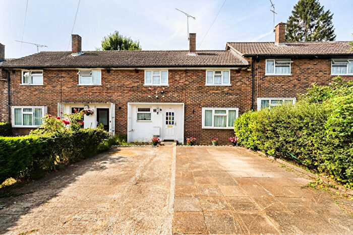 3 Bedroom Terraced House For Sale In Balmoral Drive, Woking, Surrey, GU22