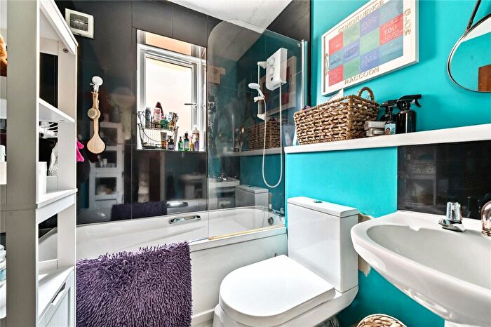 1 Bedroom Flat For Sale In Ainsley Close, London, N9