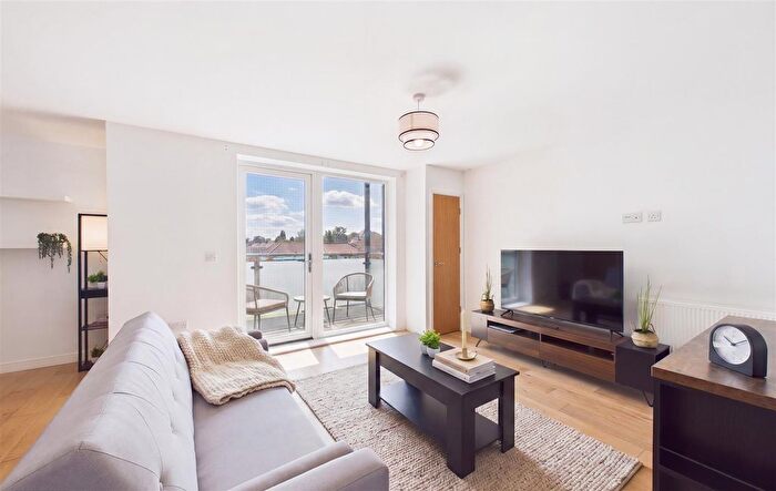 2 Bedroom Flat To Rent In The Broadway, Greenford, UB6