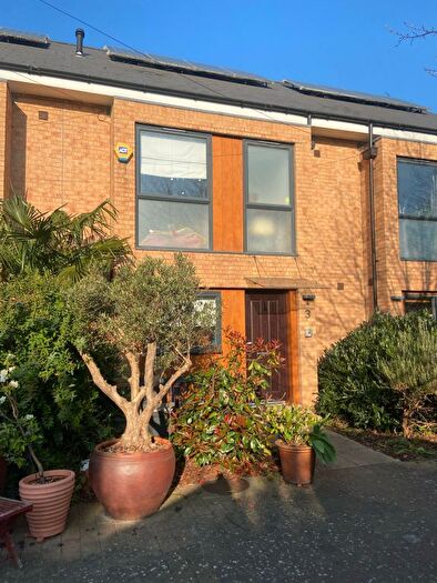 3 Bedroom Semi-Detached House To Rent In London, N15