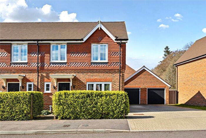 3 Bedroom Semi Detached House For Sale In Tennyson Way, Grayshott, Hindhead, Hampshire, GU26