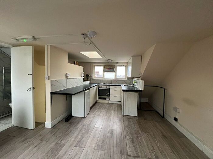 1 Bedroom Studio To Rent In Ilford Lane, Ilford, IG1