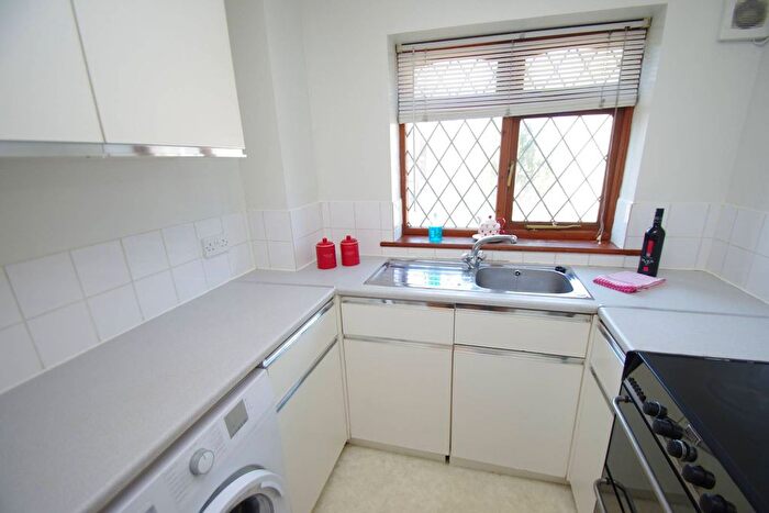 1 Bedroom Flat To Rent In Queens Road, Watford, WD17