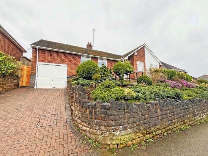 3 Bedroom Detached Bungalow To Rent In Somersby Road, Woodthorpe, Nottingham, NG5