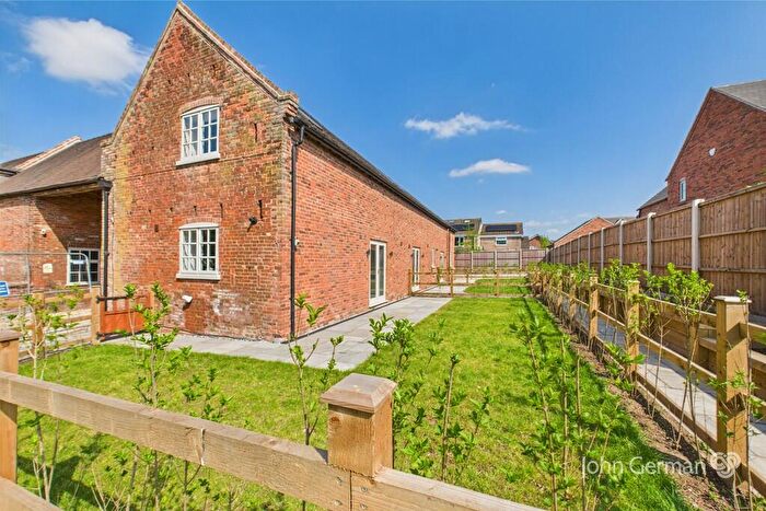 3 Bedroom Barn Conversion To Rent In Brookhouse View, Rolleston-on-Dove, DE13