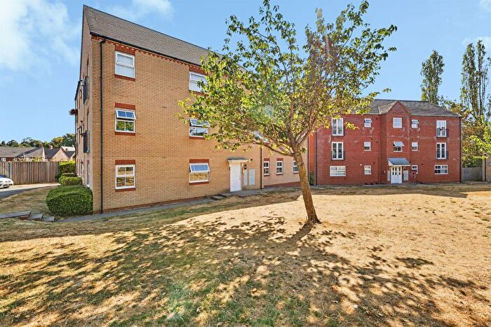2 Bedroom Flat For Sale In Walkers Way, Roade, Northampton, NN7