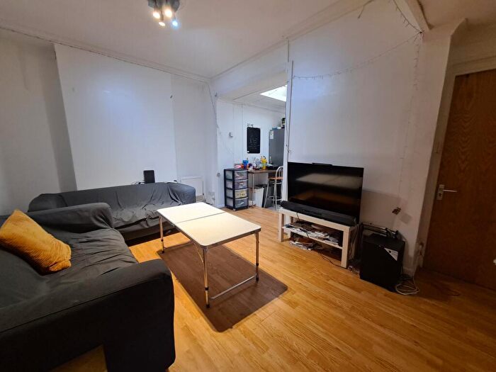 6 Bedroom House To Rent In Rhymney Street, Cathays, CF24