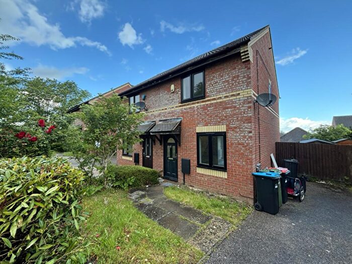 2 Bedroom Semi Detached House To Rent In Sweetlands Corner, MK7