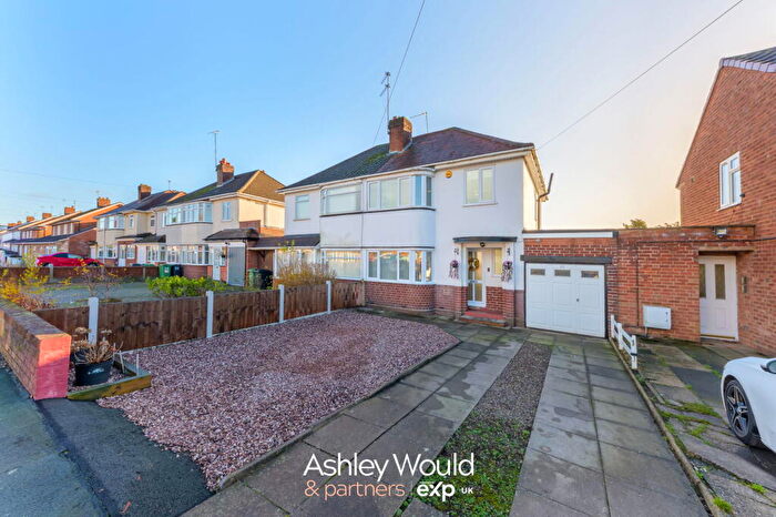 3 Bedroom Semi Detached House For Sale In Bourne Avenue, Halesowen, B62