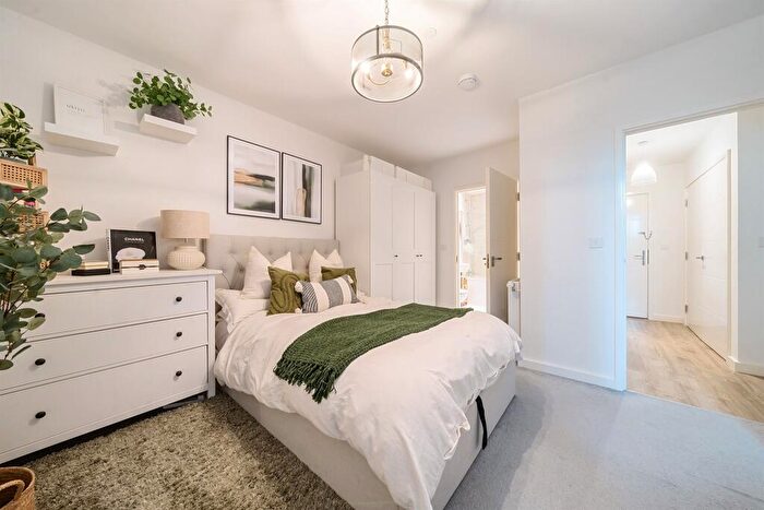 1 Bedroom Flat For Sale In Lakeside Drive, London, NW10