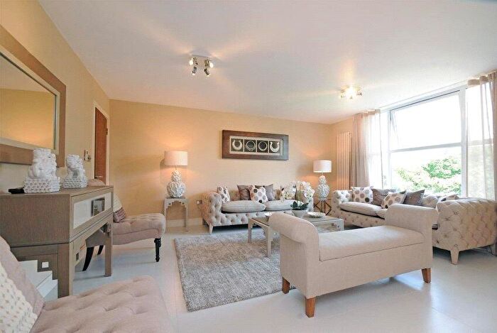 3 Bedroom Flat To Rent In Boydell Court, St. Johns Wood Park, NW8