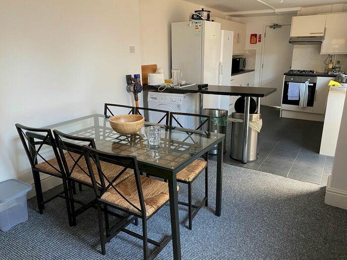 6 Bedroom Property To Rent In Treherbert Street, Cathays, Cardiff, CF24