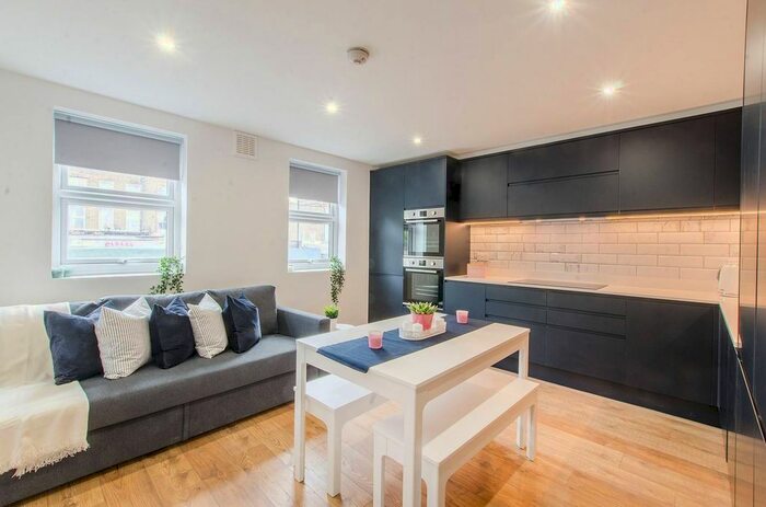 3 Bedroom Flat To Rent In Camberwell Road, Camberwell, London, SE5