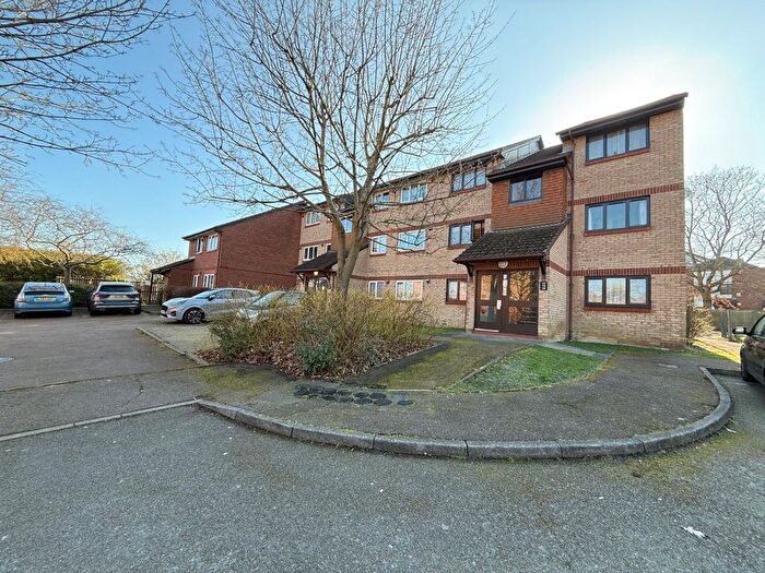 1 Bedroom Flat To Rent In Colet Close, London, N13