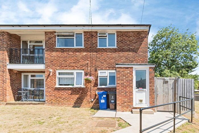 2 Bedroom Flat For Sale In North Way, Deanshanger, Milton Keynes, MK19