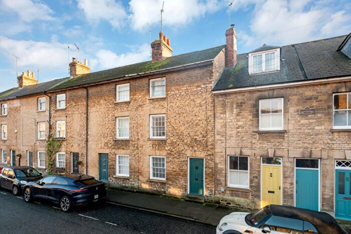 2 Bedroom Town House For Sale In St Leonards Street, Stamford, PE9
