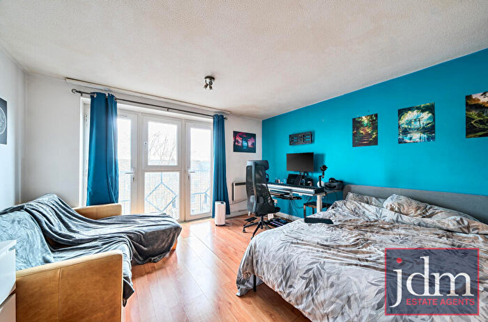 Apartment To Rent In Melville Court, Croft Street, London, SE8