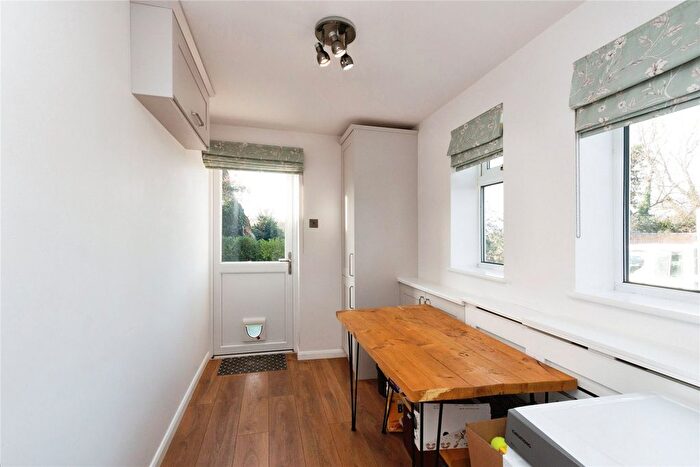 3 Bedroom End Of Terrace House For Sale In Gravelly Close, Tadley, Hampshire, RG26