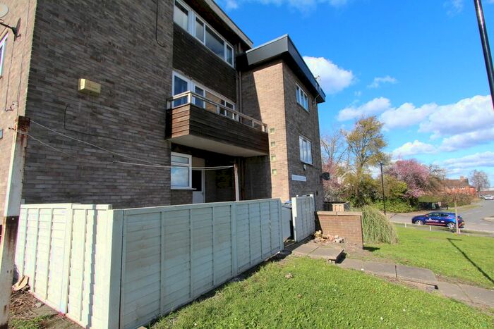 3 Bedroom Town House To Rent In Bowden Wood Close, Sheffield, S9