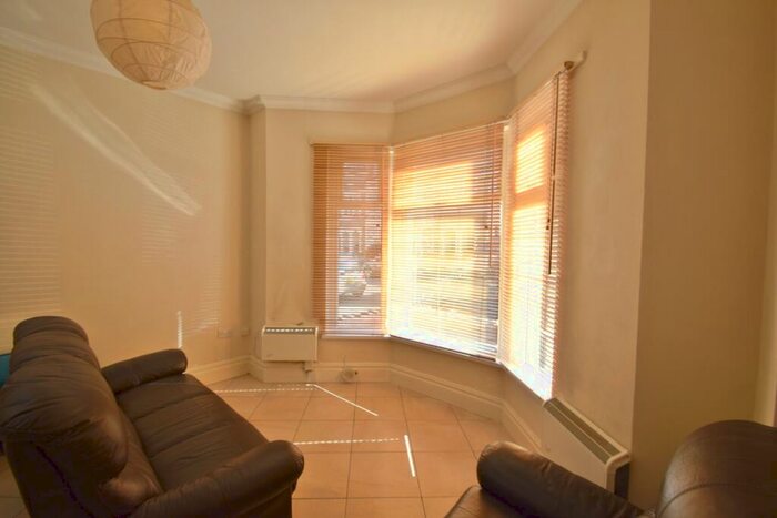 1 Bedroom Flat To Rent In Claude Road, Roath, CF24