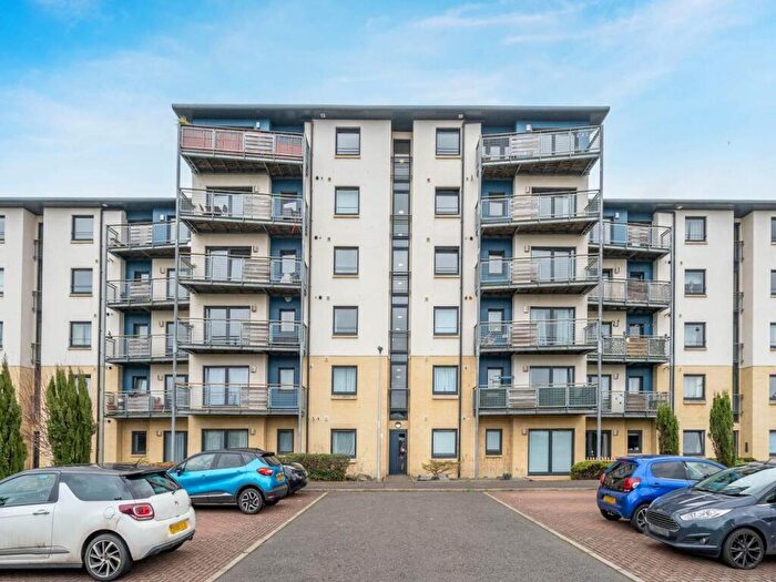 2 Bedroom Flat To Rent In Peffer Bank, Edinburgh, Midlothian, EH16