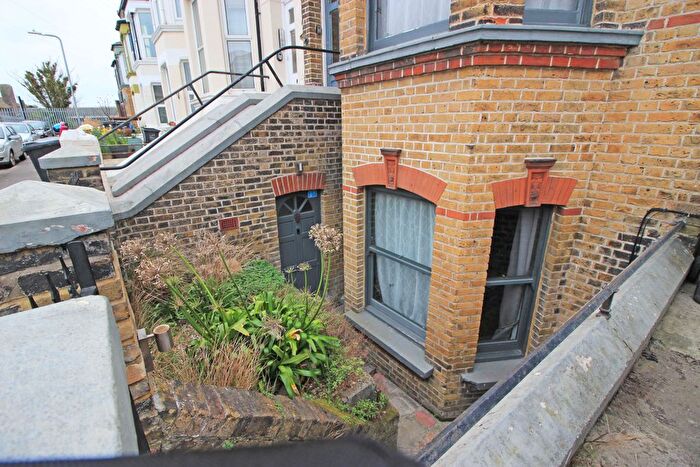 2 Bedroom Flat To Rent In Albert Road, Margate, CT9
