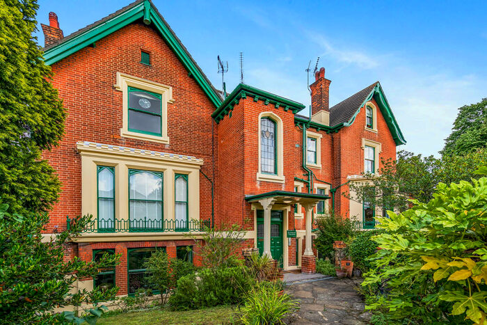 2 Bedroom Apartment To Rent In The Rise, Snaresbrook, E11