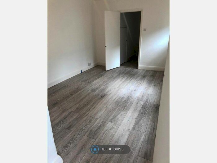 1 Bedroom Flat To Rent In Station Road, London, N3