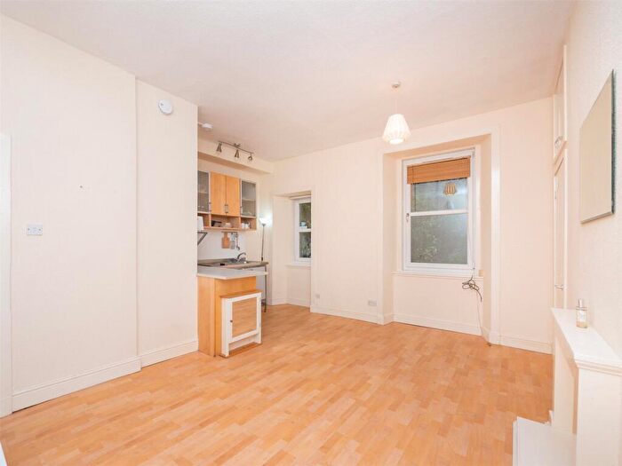 1 Bedroom Flat To Rent In St Leonards Street, Edinburgh, EH8