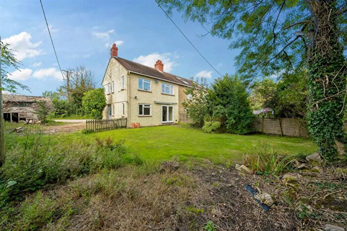 3 Bedroom Semi-Detached House For Sale In Langham, Gillingham, SP8